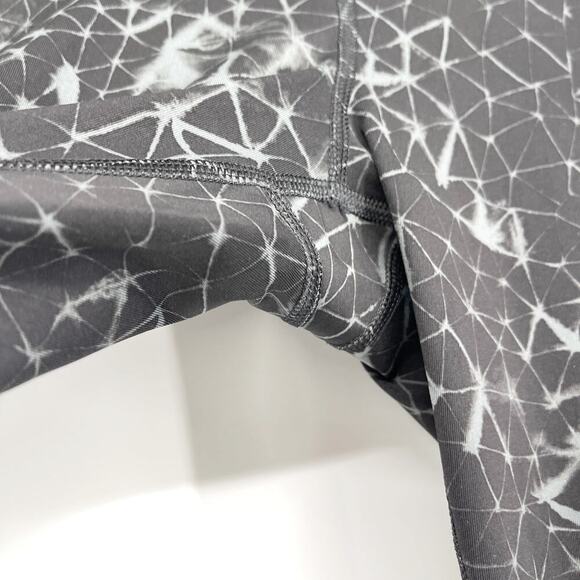 Lululemon Run: Inspire Crop II Full-On Luxtreme Star Crushed Coal Black Size 4 - Picture 8 of 12